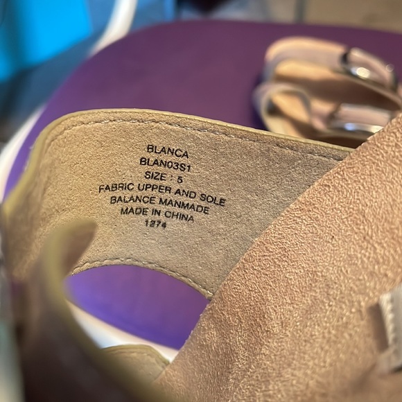 Light camo sandal with buckles, Steve Madden, size 5 - Picture 5 of 5